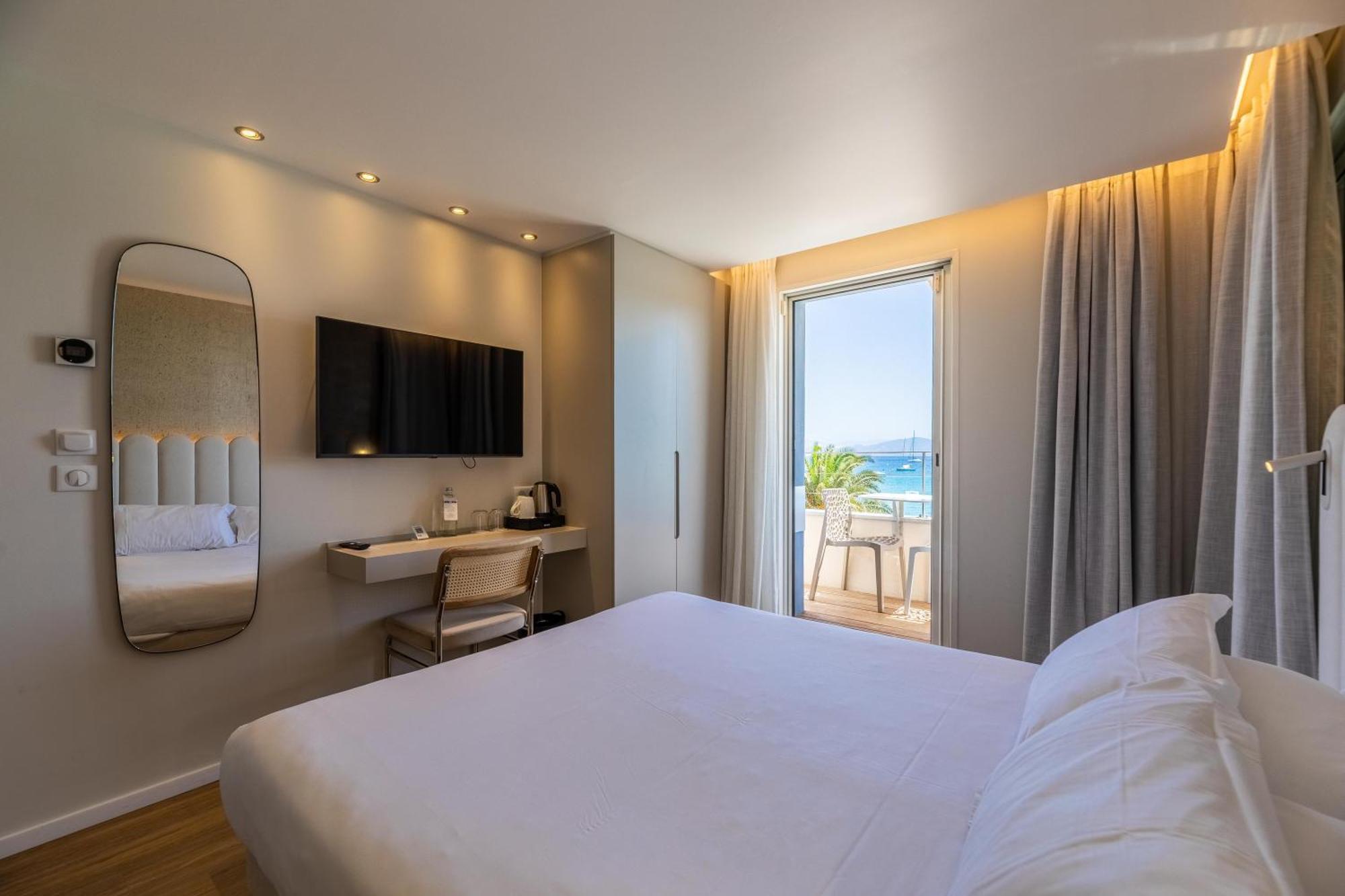 Hotel L'Escale Côté Sud LʼÎle-Rousse Esterno foto