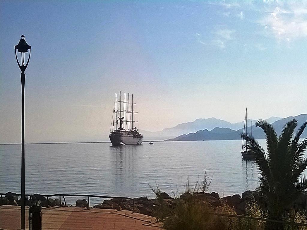 L'Escale Côté Sud Hotel LʼÎle-Rousse Esterno foto